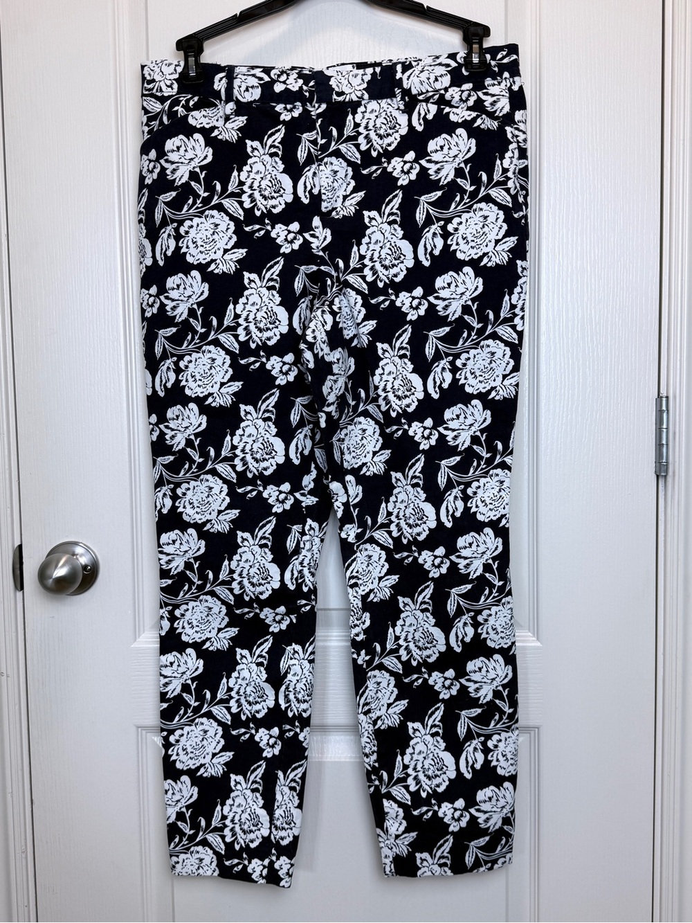 GAP Navy Blue & White Floral Signature Skinny Ankle Khaki Pants size 12 Like New